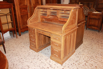 American roller desk from the early 1900s in oak wood