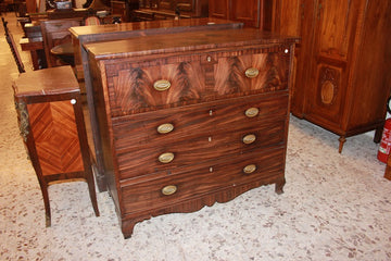 Victorian Style English Chest of Drawers from the 1800s in Mahogany and Mahogany Feather