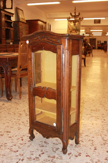 Petite vitrine basse provençale de la seconde moitié du XIXe siècle en bois de noyer