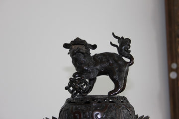 Grand vase chinois en métal du 19e siècle avec des chiens de Foo