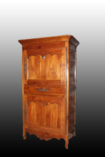 Large French cupboard from the 19th century in cherry wood