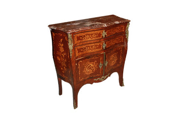 Commode française à tiroirs et 2 portes de style Louis XV, richement marquetée, 19ème siècle