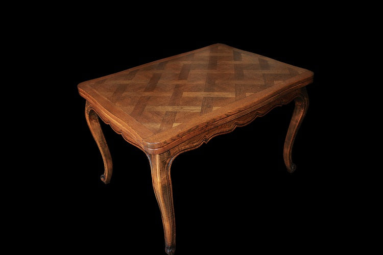 Tavolo provenzale del 1800 in legno di rovere di piccole dimensioni