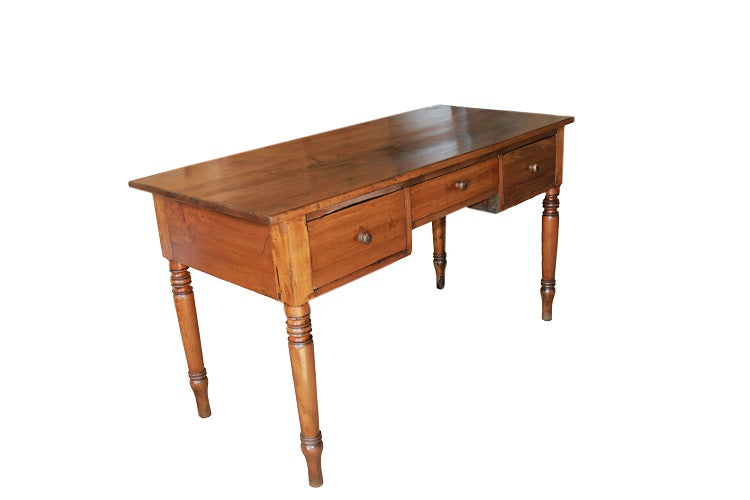Beautiful Italian rustic writing table from the 1700s in solid walnut