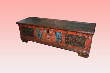 Coffre tyrolien de 1800 en bois richement peint