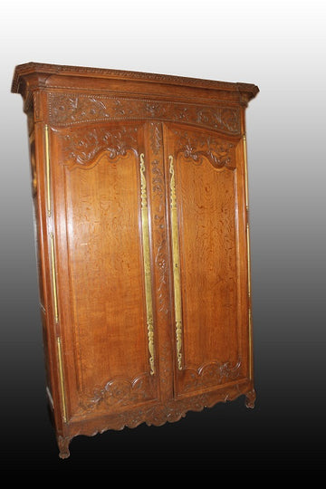 Armoire provençale de la fin des années 1700 et du début des années 1800, style provençal en bois de chêne