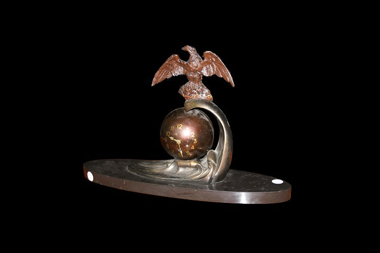 Orologio da tavolo Art Decò 1900 con aquila in bronzo e base in marmo
