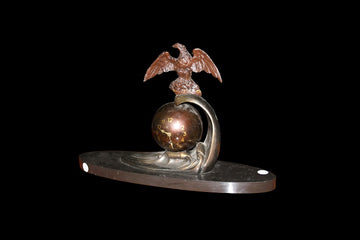 Pendule de table Art Déco 1900 avec aigle en bronze et socle en marbre
