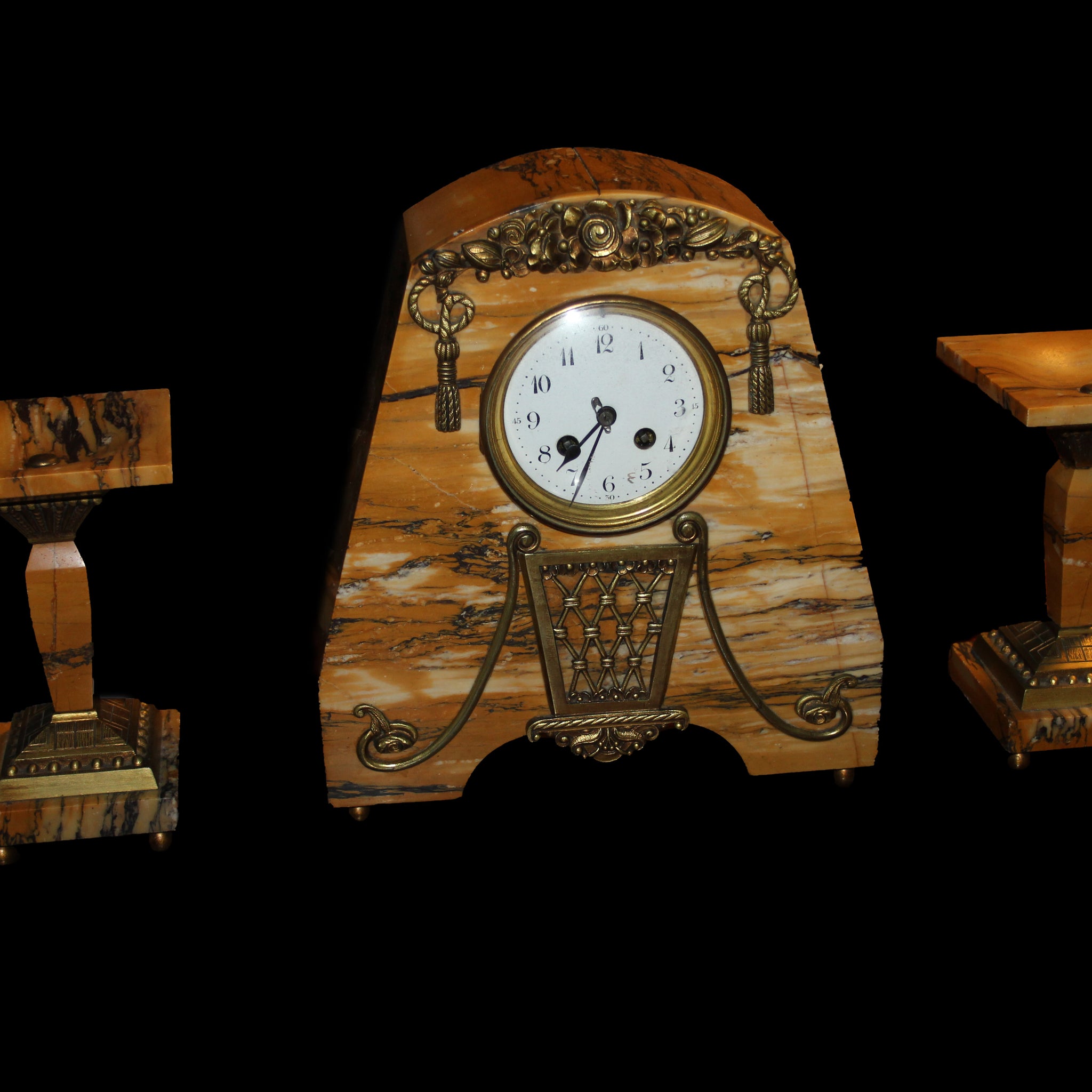 Tris orologio con candelieri in marmo francesi stile Art Decò di inizio 1900