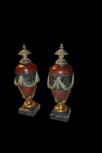 Coppia di grandi vasi in marmo stile Impero francesi della seconda metà del 1800