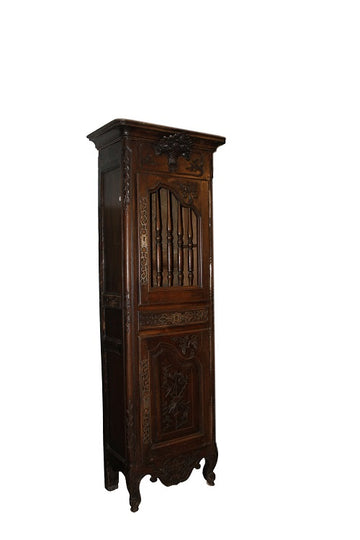 Richly carved Provençal style cabinet from the early 1800s