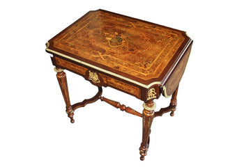 Précieuse petite table Louis XVI à ailes des années 1800, richement marquetée