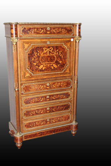 Secretaire francese stile Napoleone III del 1800 con ricchi intarsi e bronzi