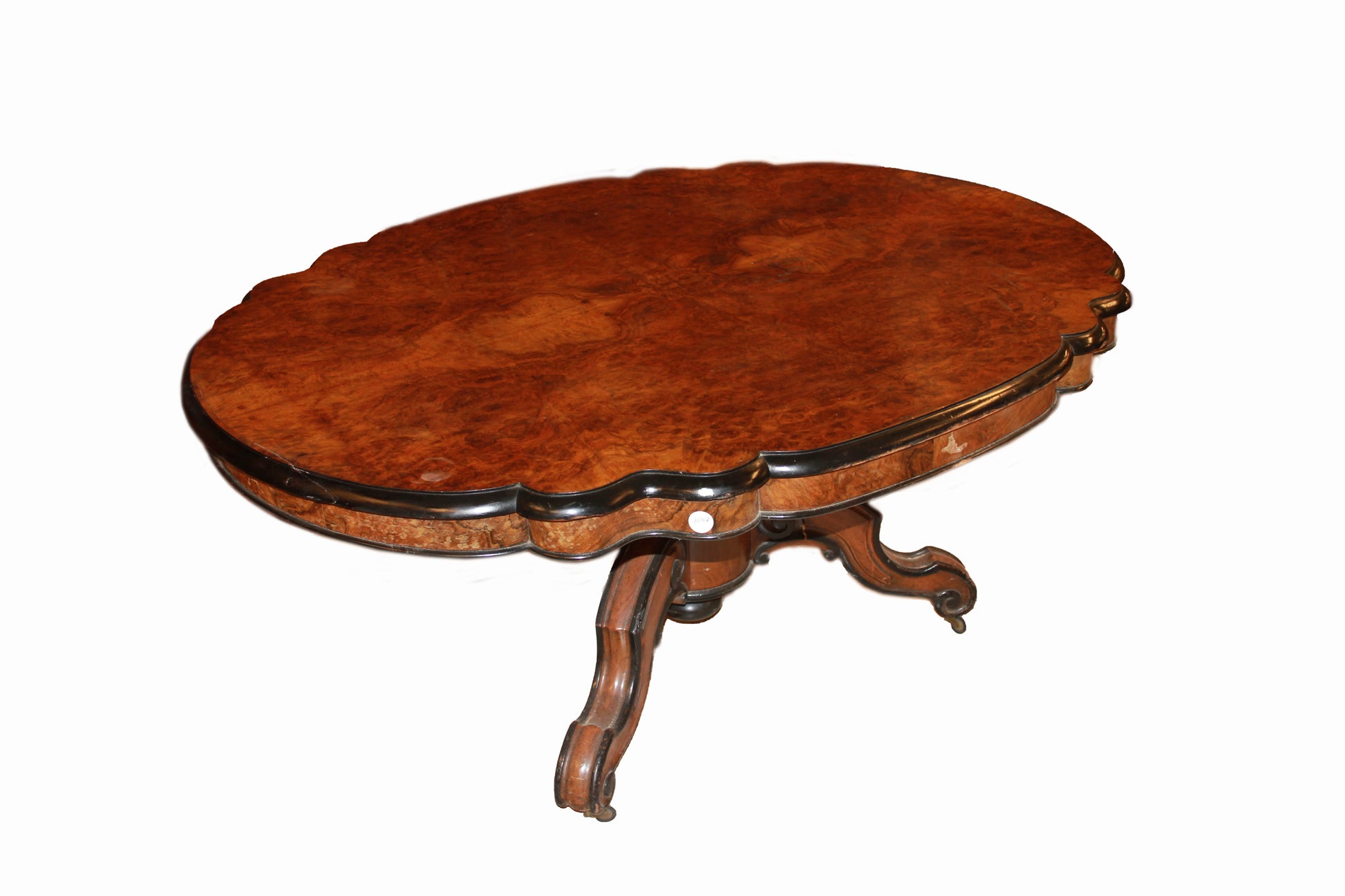 Tavolo Luigi Filippo in legno di noce e radica di noce con piano smussato con bordo in legno ebanizzato XIX secolo