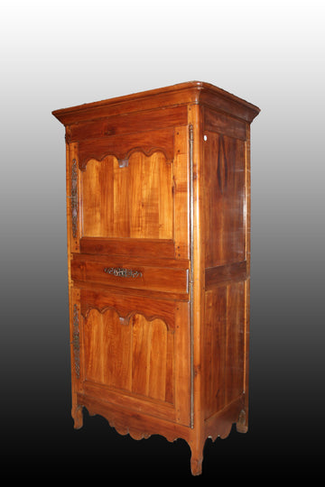 Large French cupboard from the 19th century in cherry wood