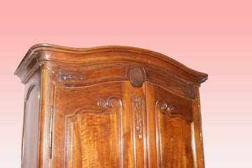 Large Provençal wardrobe from the 1700s with carvings