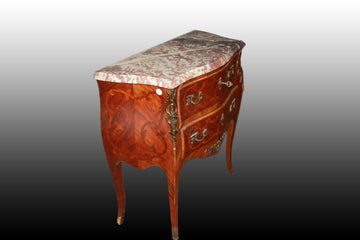 Petite commode française de la seconde moitié du XIXe siècle Louis XV avec marbre et marqueterie