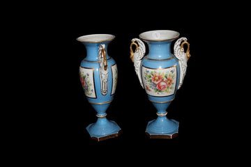 Paire de petits vases français en porcelaine du Vieux Paris de 1800. Bleu
