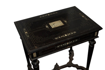 petite table italienne Lombardo du début des années 1800 en bois noirci avec incrustations d'ivoire pyrogravé