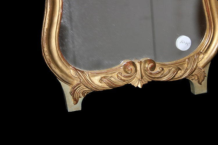 Piccola specchiera francese di inizio 1900 in legno dorato foglia oro