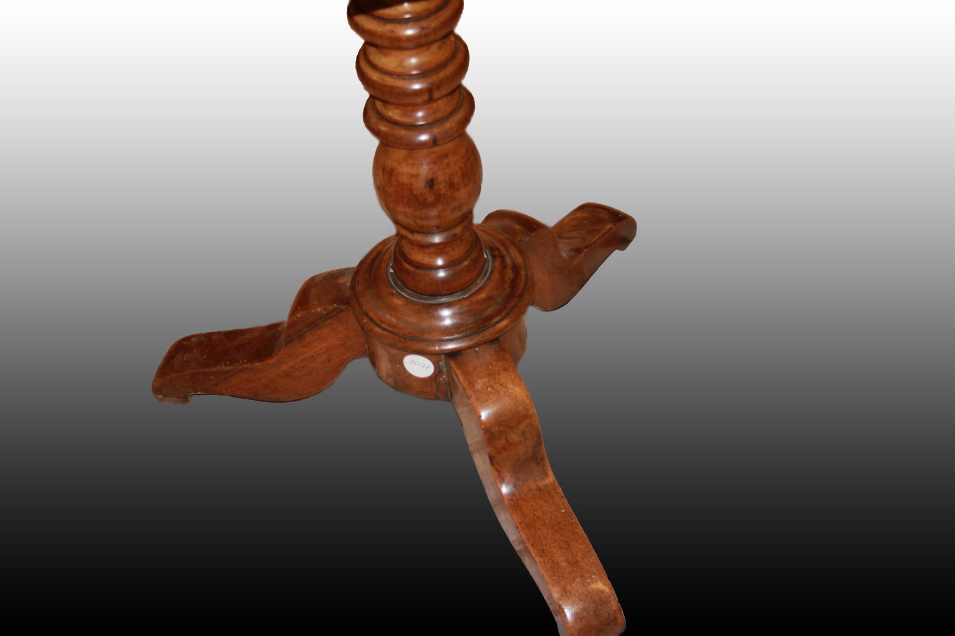 Tavolino da salotto ovale in legno di mogano XIX secolo