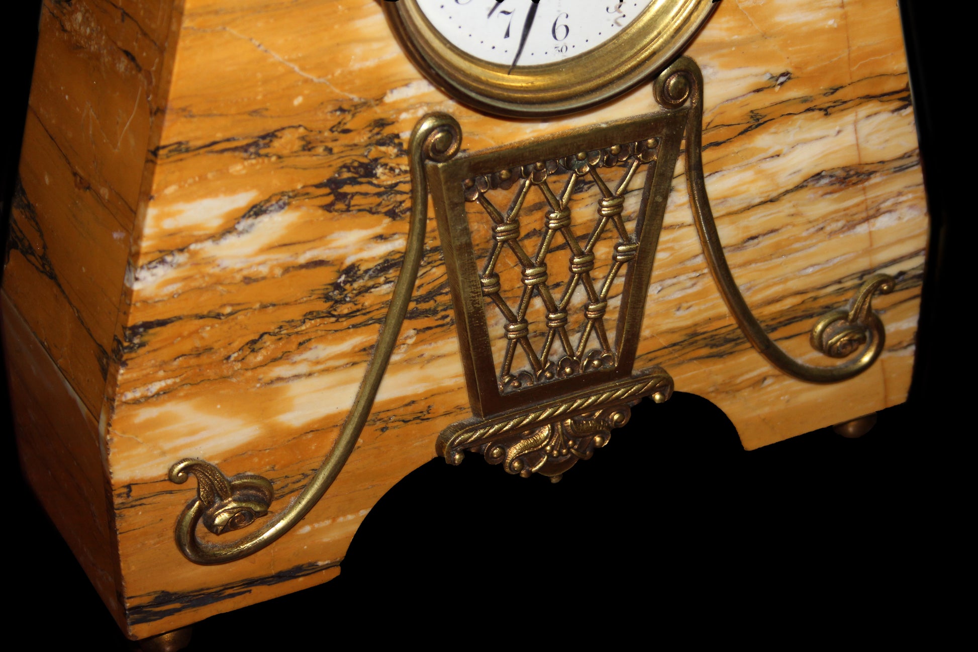 Tris orologio con candelieri in marmo francesi stile Art Decò di inizio 1900