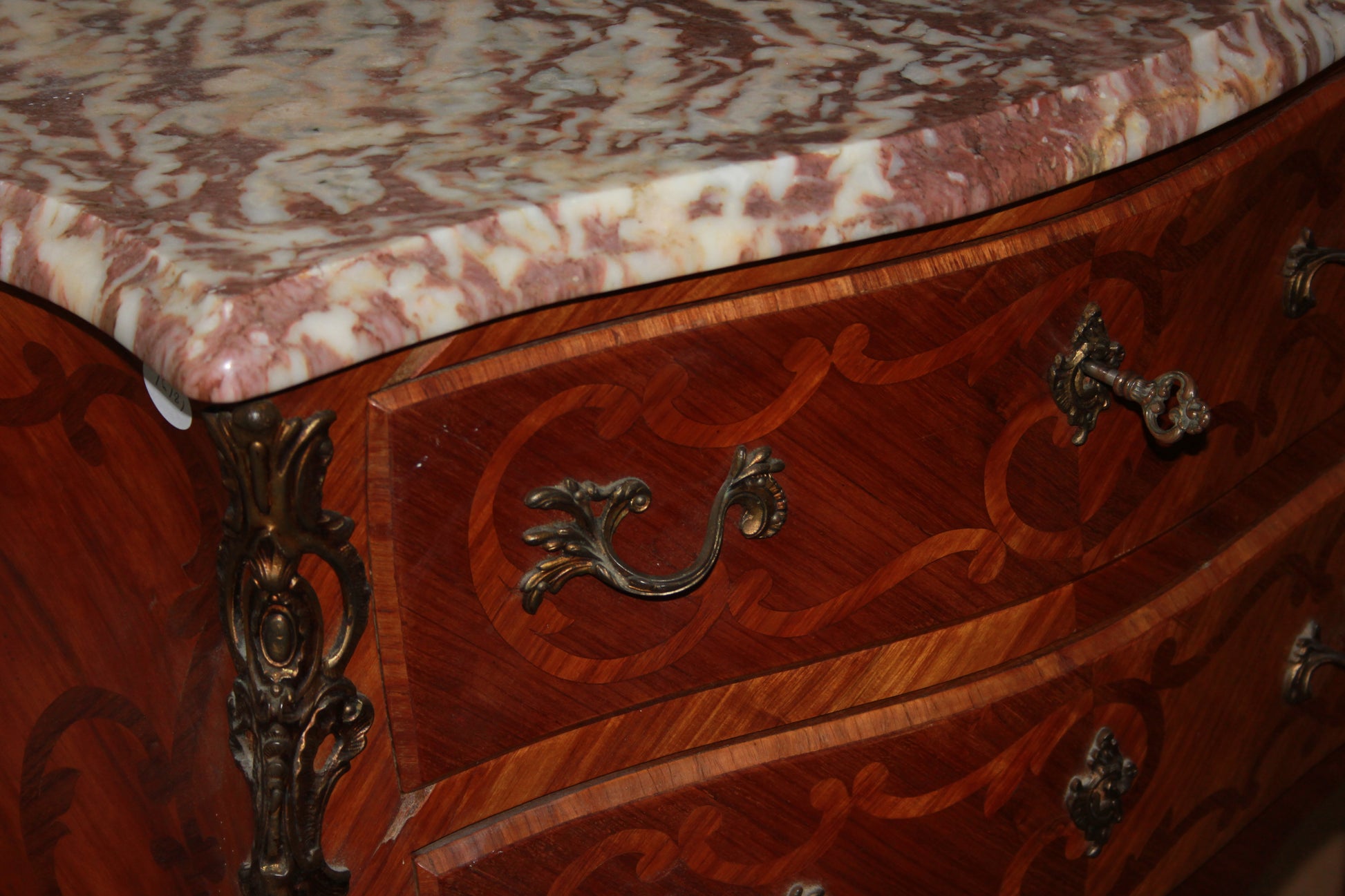 Piccolo cassettone comoncino francese della seconda metà del 1800 Luigi XV con marmo e intarsi