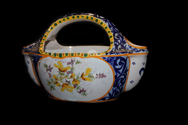Piccolo centrotavola in porcellana francese riccamente decorato a motivo floreale