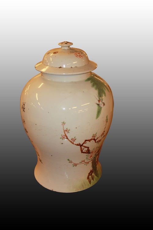Vaso potiche cinese in porcellana bianca con paesaggio e aforismi