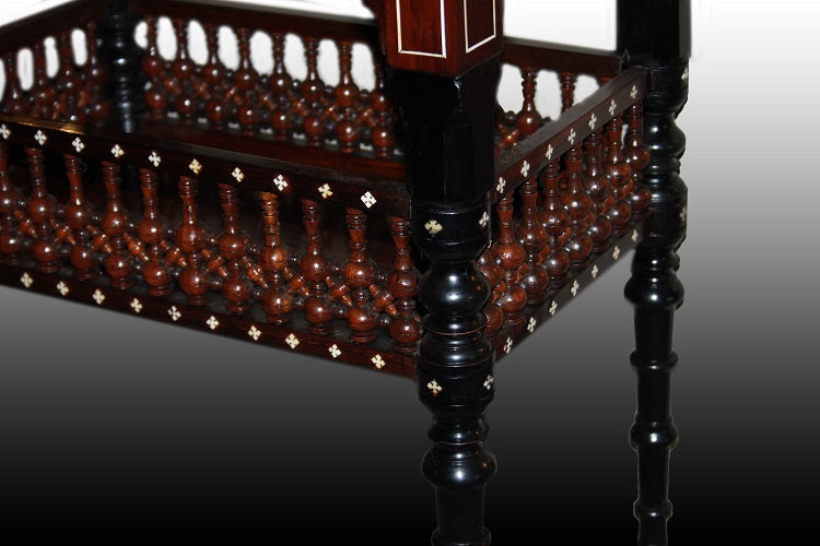 Magnifico monetiere portoghese del 1600 in pregiato legno di palissandro impreziosito da ricchi motivi di intarsio in Avorio