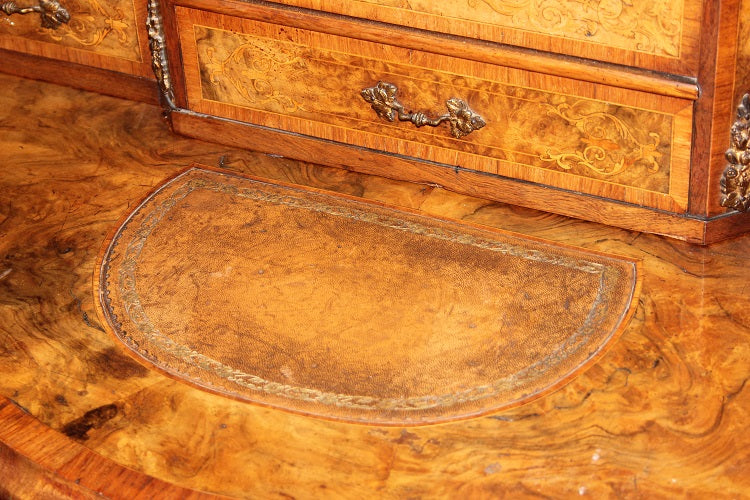 Bonheur du jour scrittoio stile Luigi XV di metà 1800 con medaglione in porcellana di Sevres