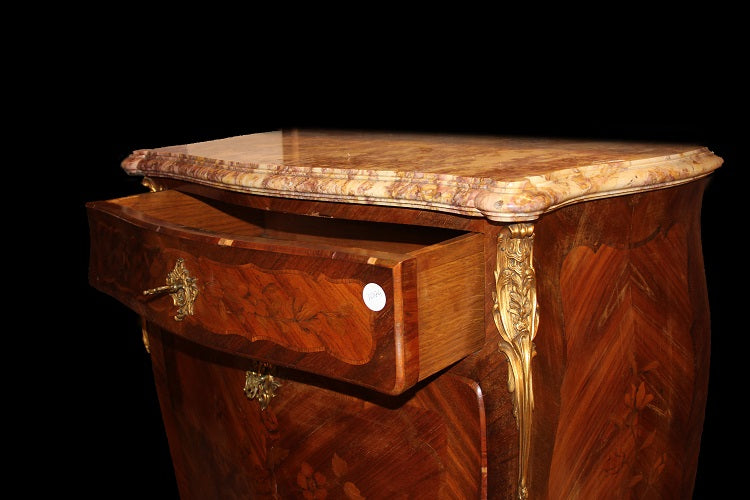 Grande secretaire Luigi XV panciuto del 1800 riccamente intarsiato in legno di bois de violette