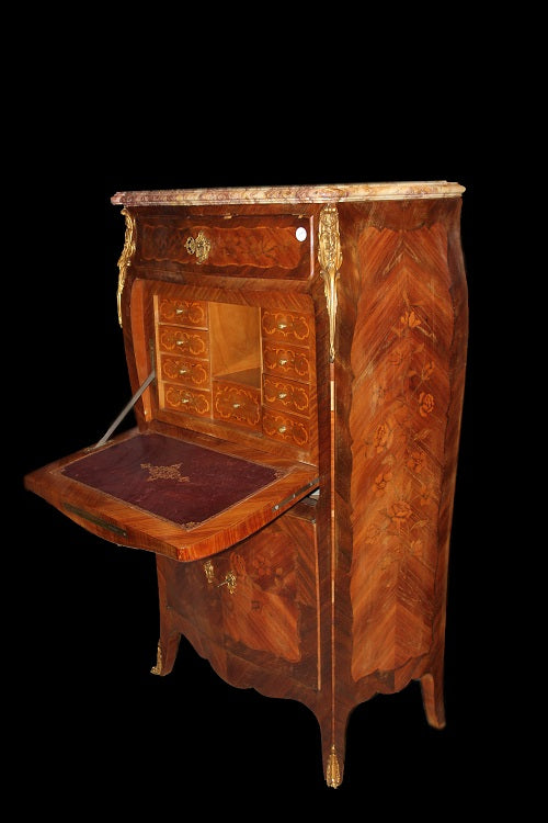 Grande secretaire Luigi XV panciuto del 1800 riccamente intarsiato in legno di bois de violette