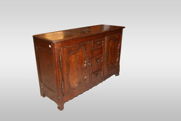 Provençal sideboard in chestnut wood from the 1800s with carvings