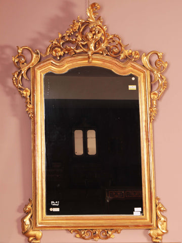 Miroirs vénitiens italiens antiques des années 1700 avec cymatium doré et sculpture