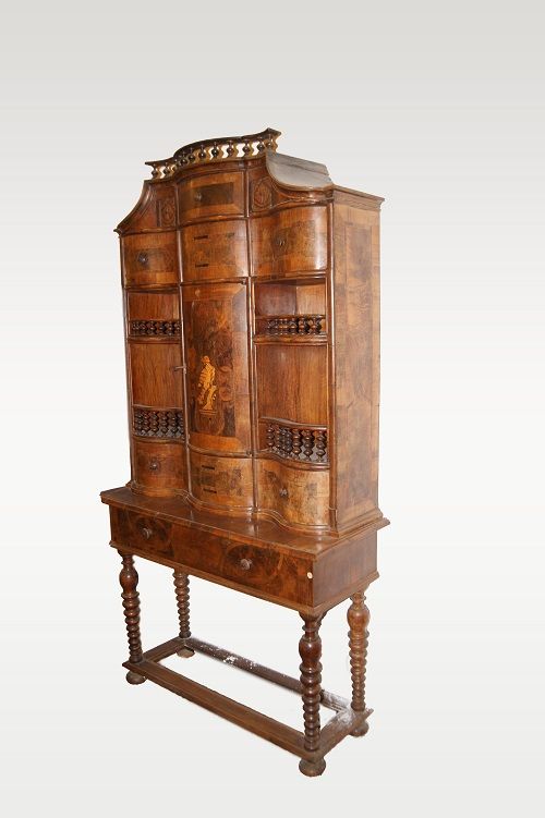 Antico mobile credenza Luigi XIV del 1800 in noce intarsiato
