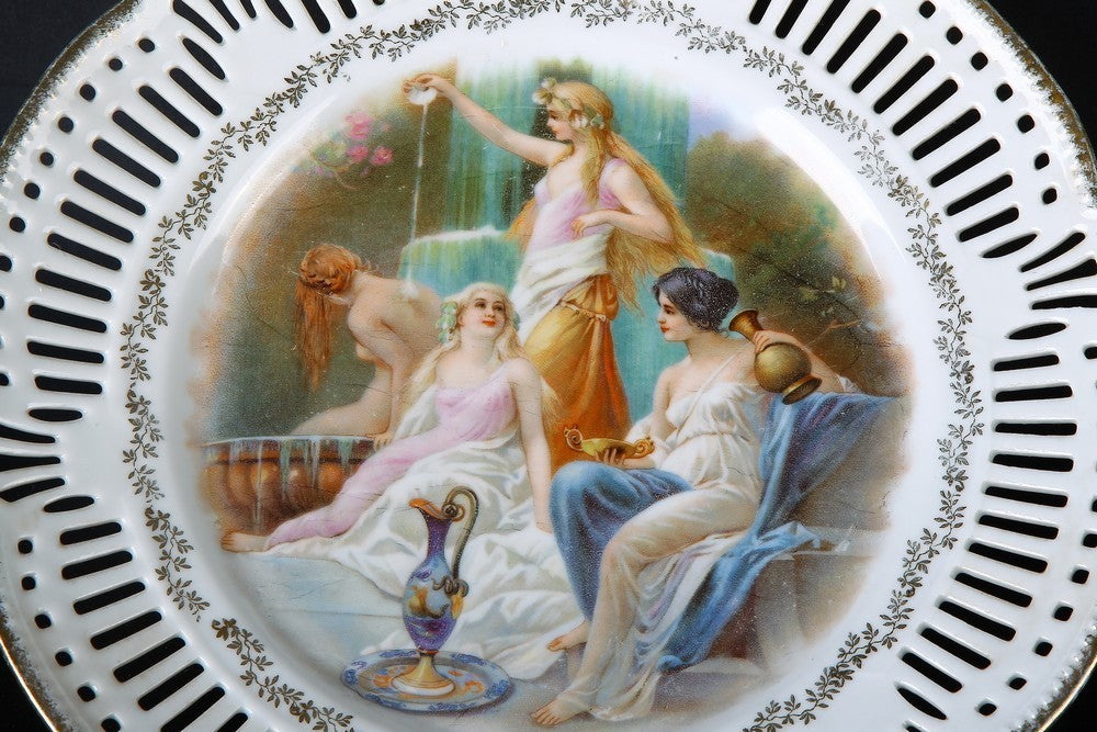 Antico servizio composto da 6 piatti  in porcellana bianca austriaca