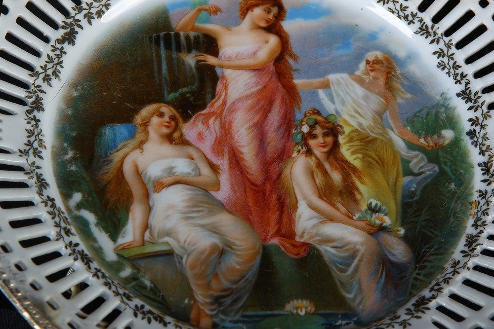 Antico servizio composto da 6 piatti  in porcellana bianca austriaca