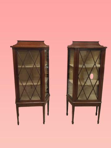 Pair of antique English mahogany display cabinets from the 1800s, Victorian style