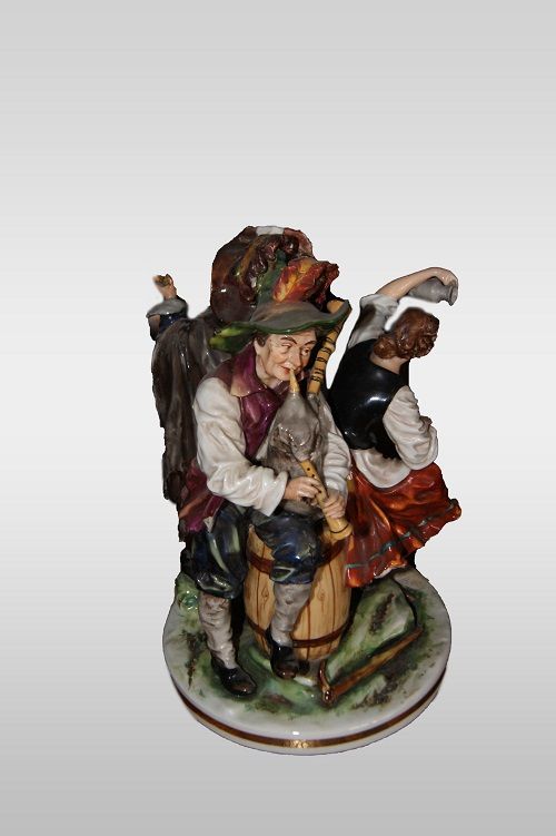 Scultura in porcellana Capodimonte del 1800 Italia