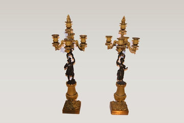 Coppia di stupendi candelabri con sculture in bronzo
