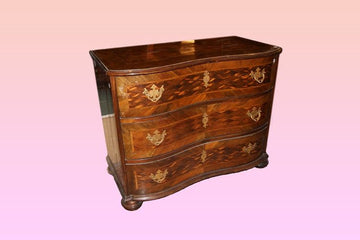 Small antique Italian chest of drawers from the 1700s in walnut wood