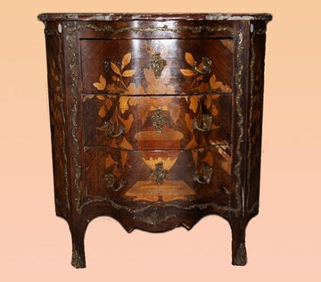 Belle commode ancienne Louis XV de taille moyenne des années 1800 en marqueterie