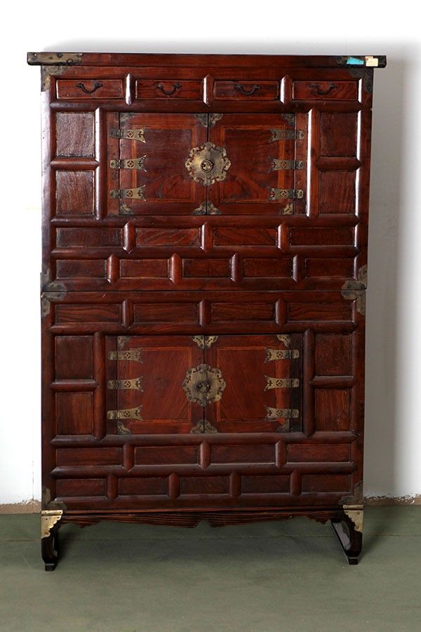 Antica credenza doppio corpo coreana del 1900 in legno orientale