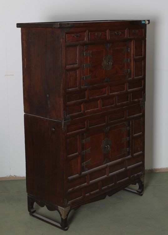 Antica credenza doppio corpo coreana del 1900 in legno orientale