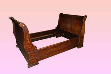 Grand lit ancien du 19ème siècle en marqueterie française en bois de noyer