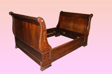 Grand lit ancien du 19ème siècle en marqueterie française en bois de noyer
