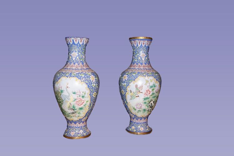 Paire de grands vases cloisonnés