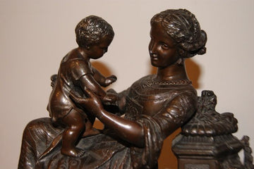 Orologio in bronzo raffigurante "Maternità"