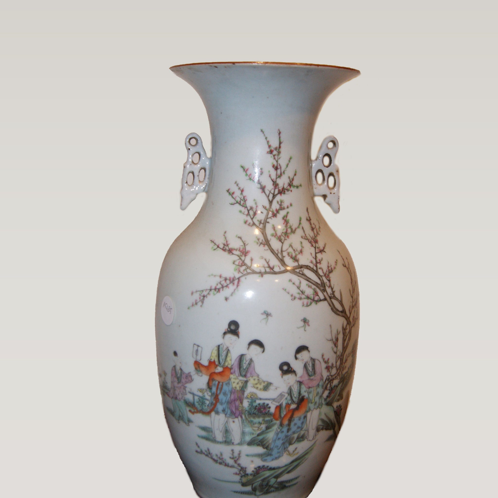 Antico vaso cinese del 1800 in porcellana bianca decorata personaggi